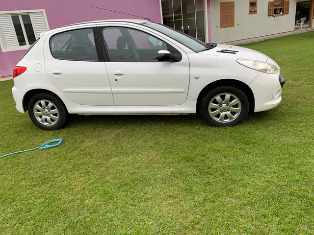 Peugeot 207 completo apenas 87.000 km original - Foto 5