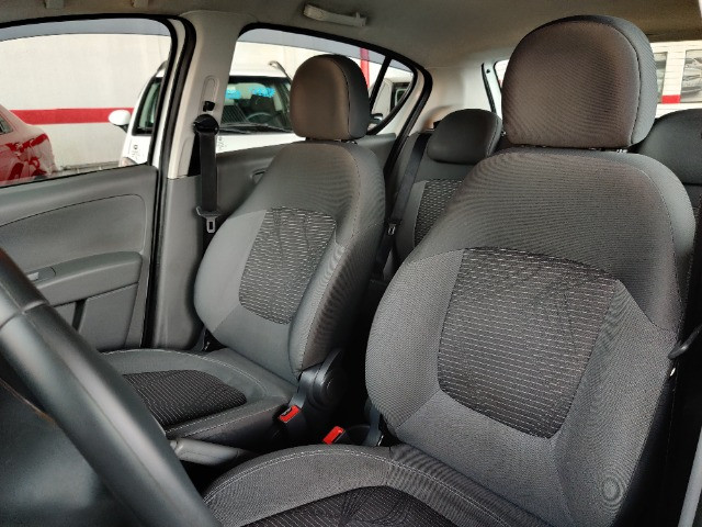 Fiat Palio atractive 1.4 Completo Ano 2014 com gnv ! - Foto 14