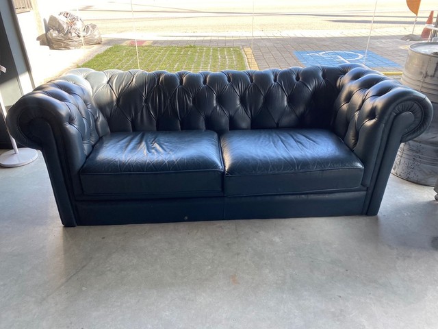 Sofa chesterfield couro natural azul marinho - Móveis - Parque Colonial,  São Paulo 1118695932 | OLX