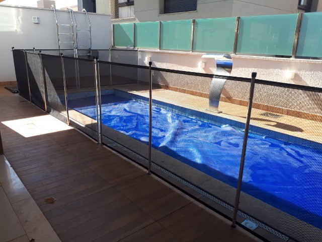 Cerca de proteção para piscina