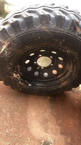 Roda com pneu