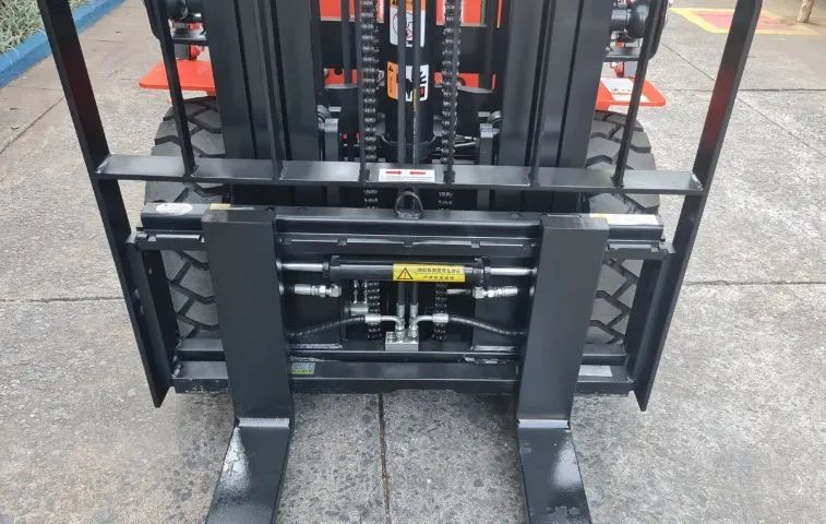 Empilhadeira Nova 2,5T GLP Triplex 4,70m Deslocador lateral, 5x s/ juros no crédito, Imed! - Foto 4