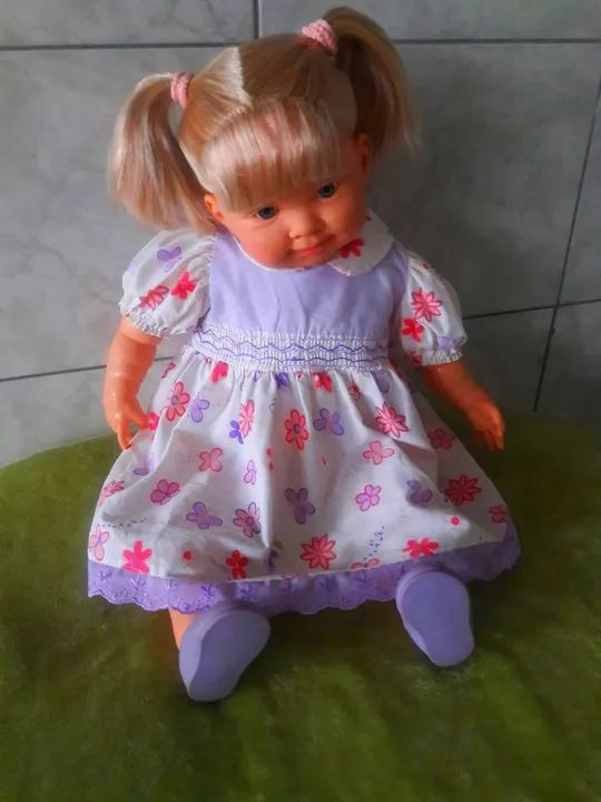 Boneca Bebê com Roupa Rosa e Verde - Foto 4