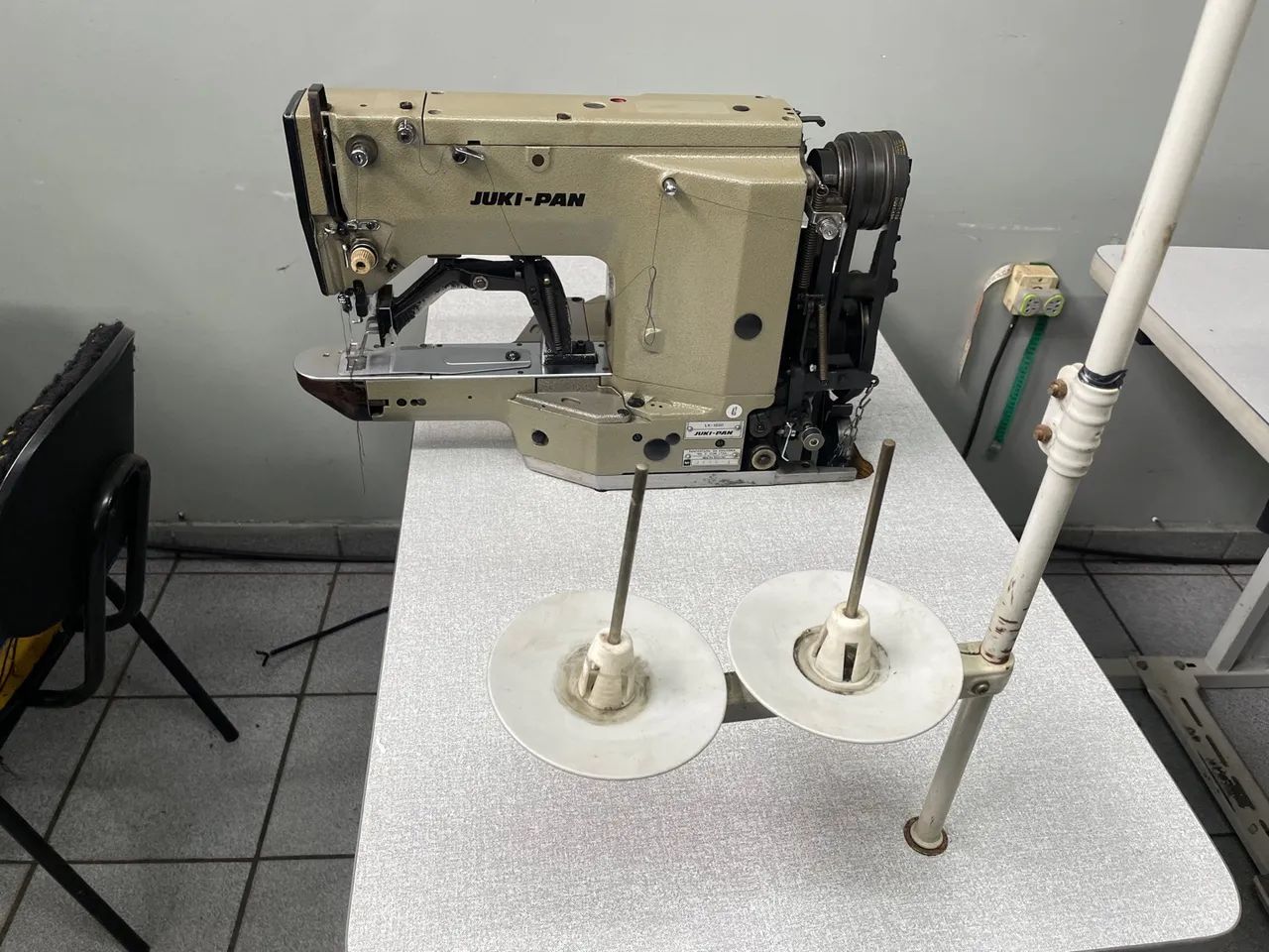 Máquina de Costura pespontadeira 2 agulhas. - Foto 3