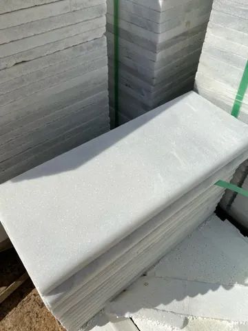 Borda de piscina em mármore branco bruto  - Foto 3