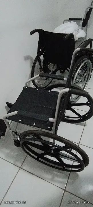 Cadeira de rodas totalmente reformada - Foto 2