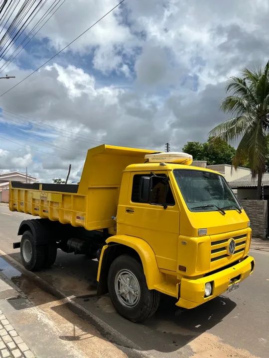 Caçamba toco com ar-condicionado