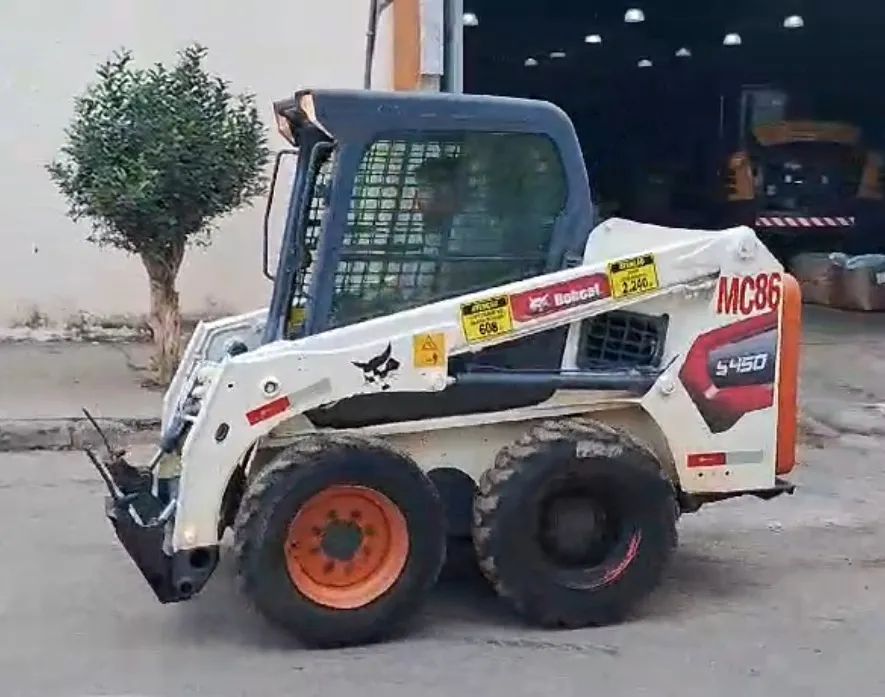 Minicarregadeira Bobcat S450 ano 2021, com 5790 horas, ar condicionado, em MG - Foto 5