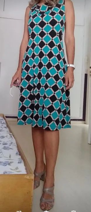 Vestido midi, importado. Tam 40/42. Forrado  - Foto 5