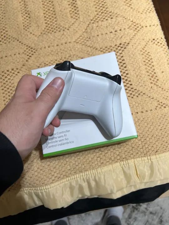 Controles Xbox One S Branco e Preto & Receptor de Sinal Microsoft para PC - Foto 3