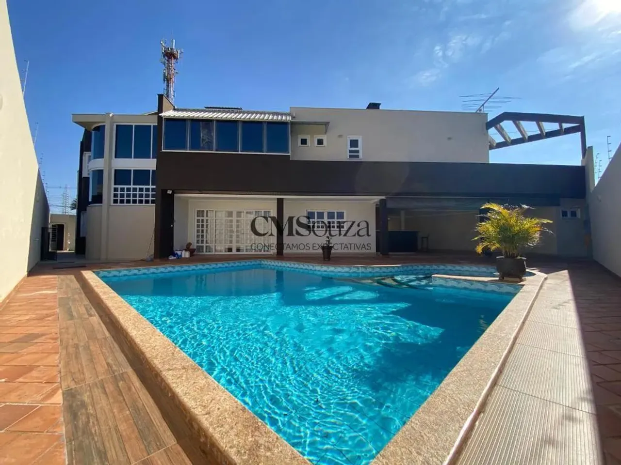 Casa para alugar em Londrina, Parque Residencial Alcântara, com 4 quartos, com 374 m²