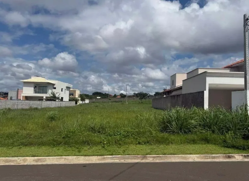 Lote de 360m² à venda no Condomínio Verana - R$ 290 mil