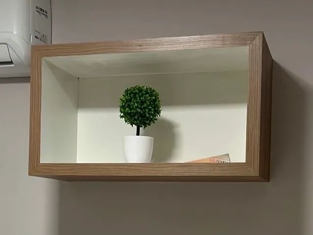 Prateleira/ Nicho de parede em madeira com design moderno e elegante