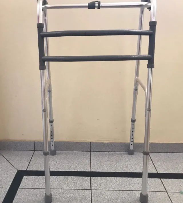 Andador e muleta absolutamente novos