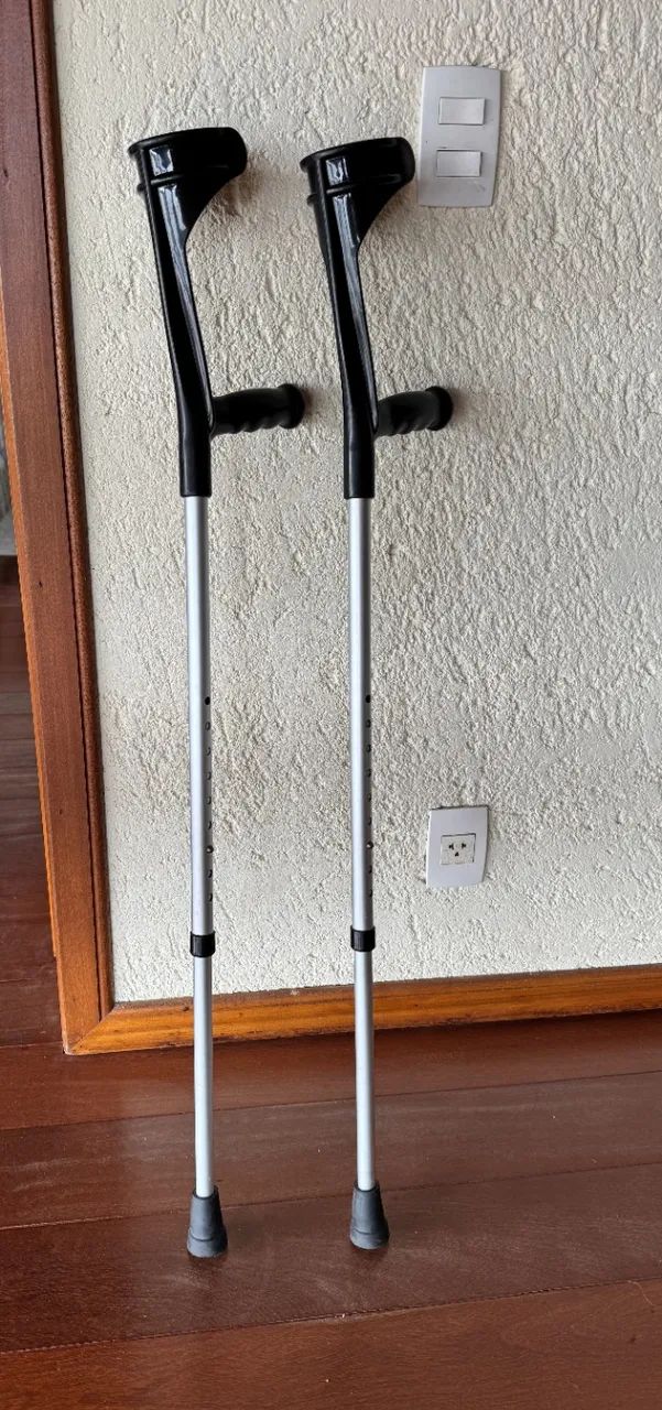 Par de Muletas Canadense Ajustaveis em Aluminio
