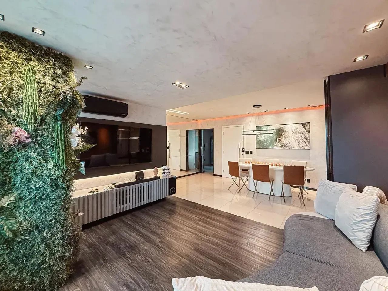 Lindo apartamento 100% reformado com o mais alto requinte e bom gosto ANDAR ALTO - Foto 7