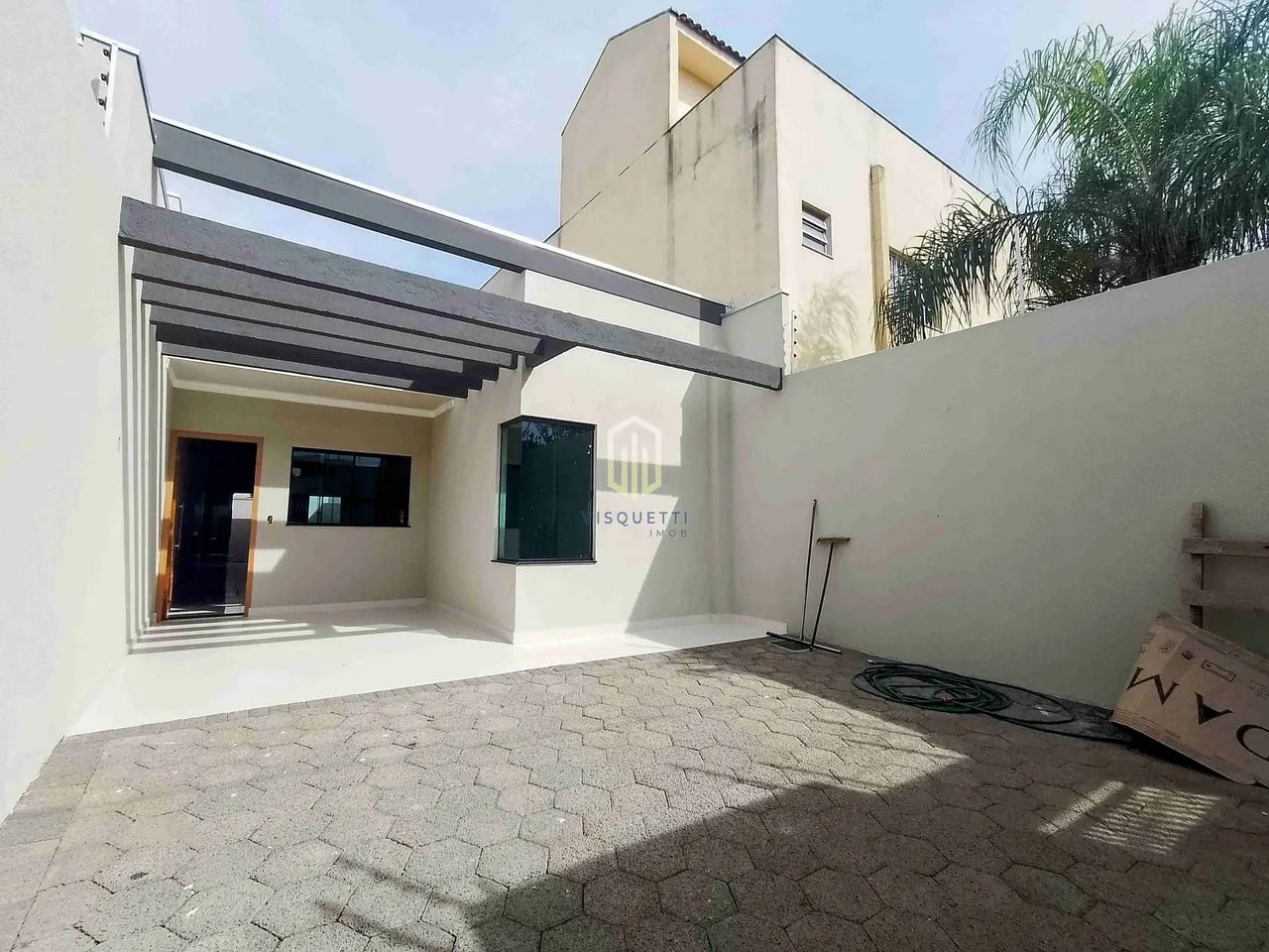 Seu Refúgio Urbano com Estilo e Funcionalidade  Casa nova à venda JD. BANDEIRANTES em fase