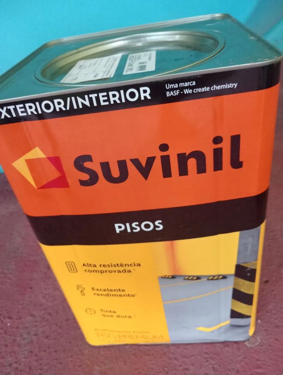 Vendo 1 latão de tinta vermelha para piso Suvinil 