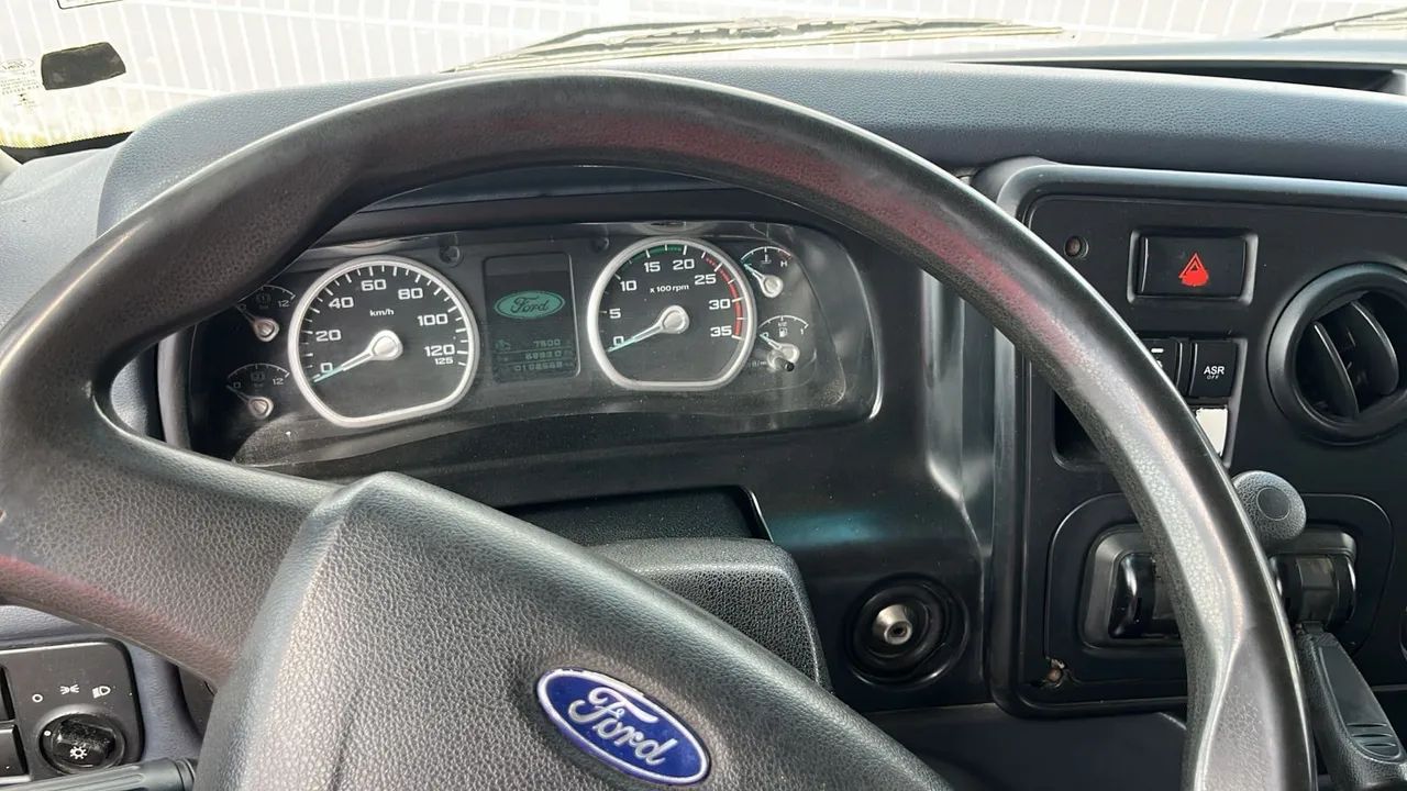 Caminhão 2017 Automático Ford - Foto 5