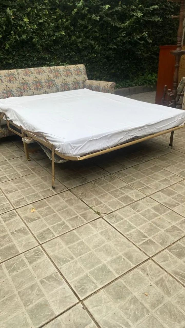 Sofá Cama Década de 50 em Madeira Maciça e Ferro marca Antiga Probel65746292428546124