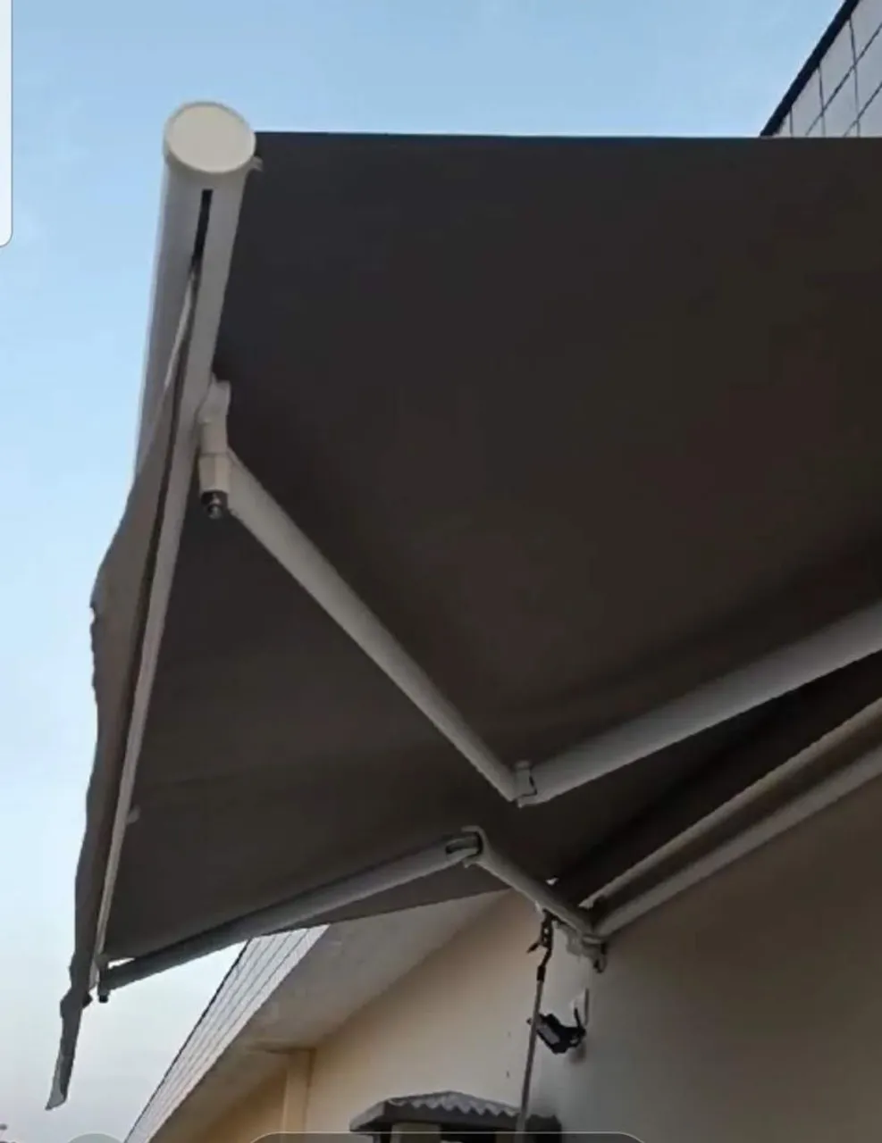 Toldo Retrátil para Área Externa - Proteção e Conforto