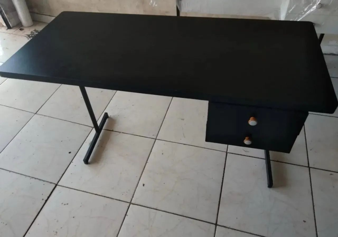 nova - mesa preta reta 