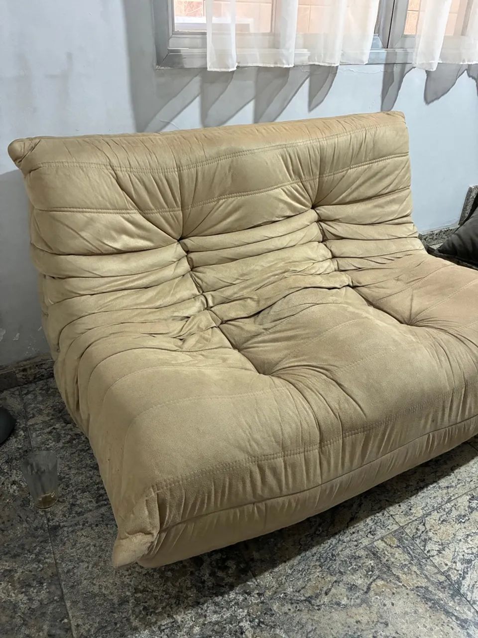 Sofá  pequeno mas muito confortável Lugares - Usado