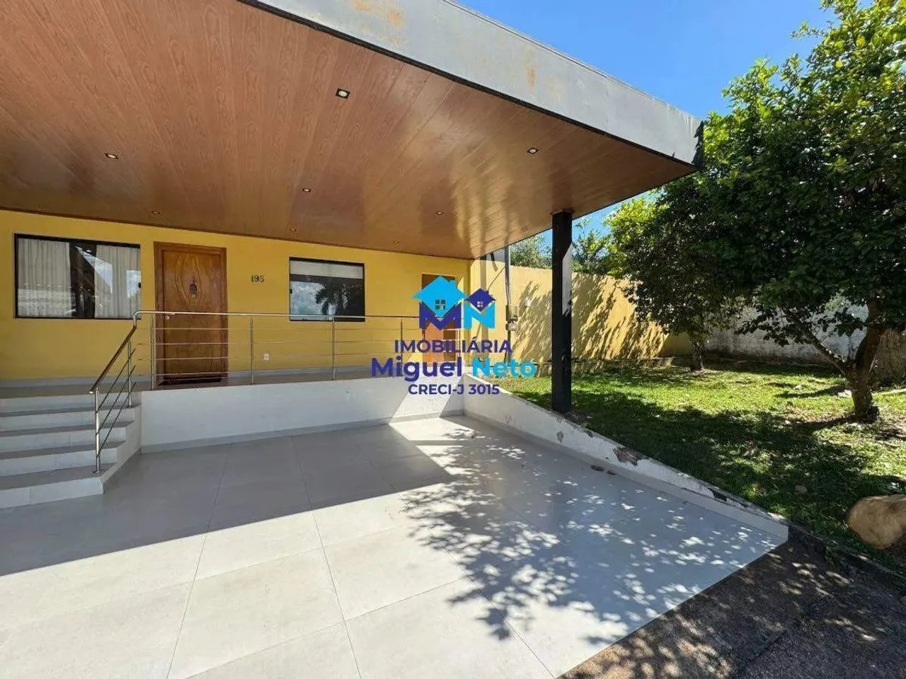 Bairro Novo - Casa de Esquina com Projeto Moderno - DIFERENCIADA