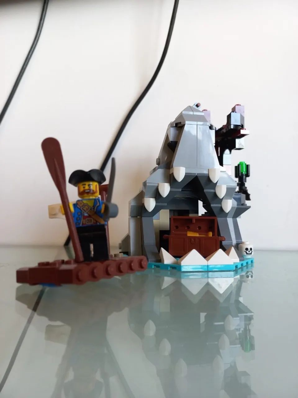 LEGO Creator Set Caverna Tubarão e Pirata com bote e tesouro