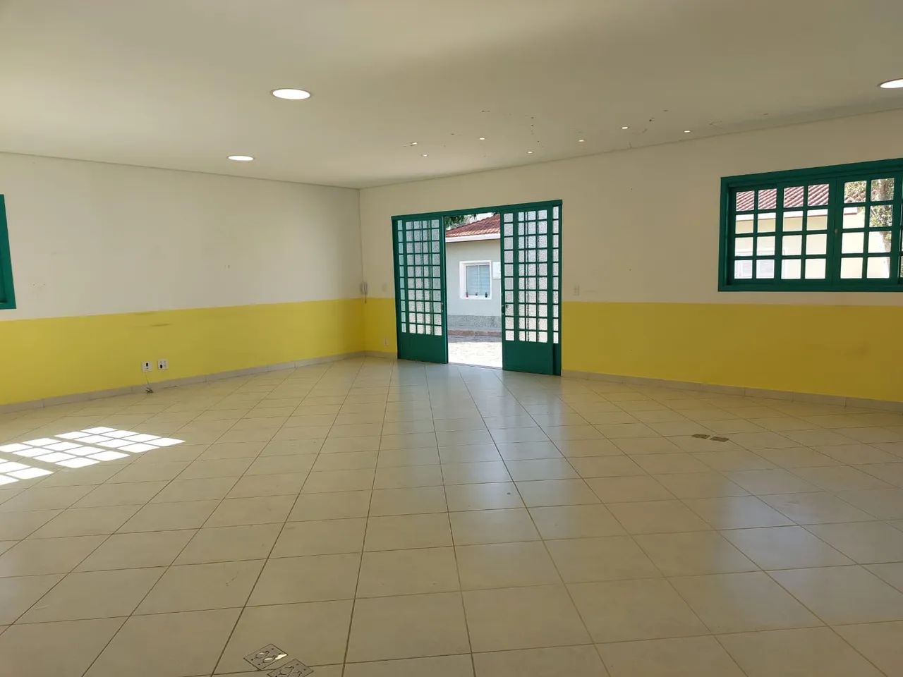 Ponto comercial/Loja/Box para aluguel com 175 metros quadrados em Vila Sofia - São Paulo -