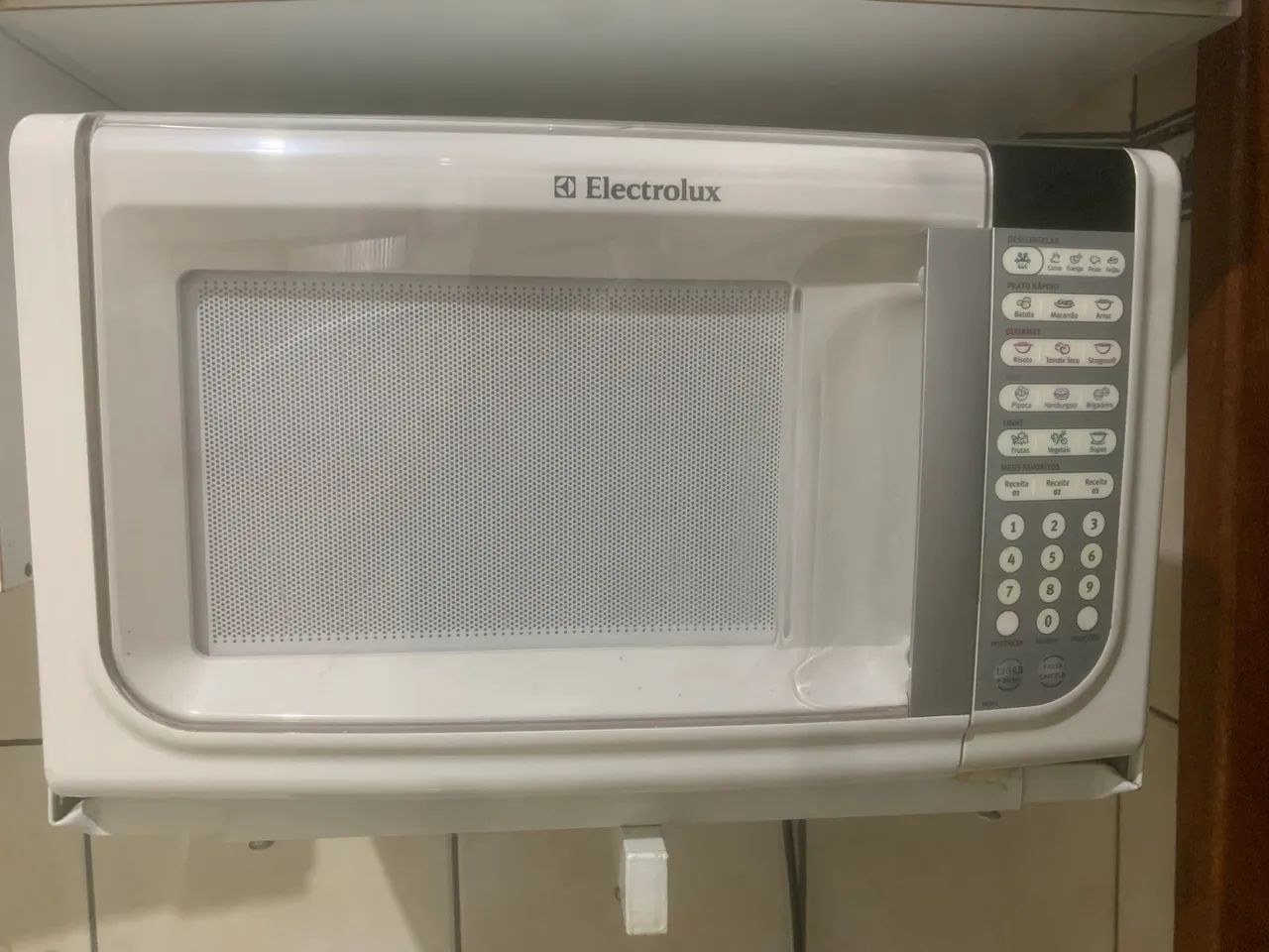 Microondas com suporte