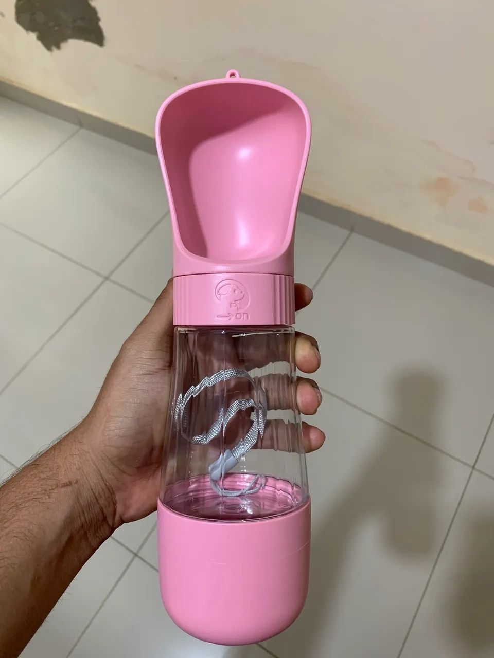 Garrafa d água 2 em 1 portátil para gatos e cães multifuncional  - Foto 4