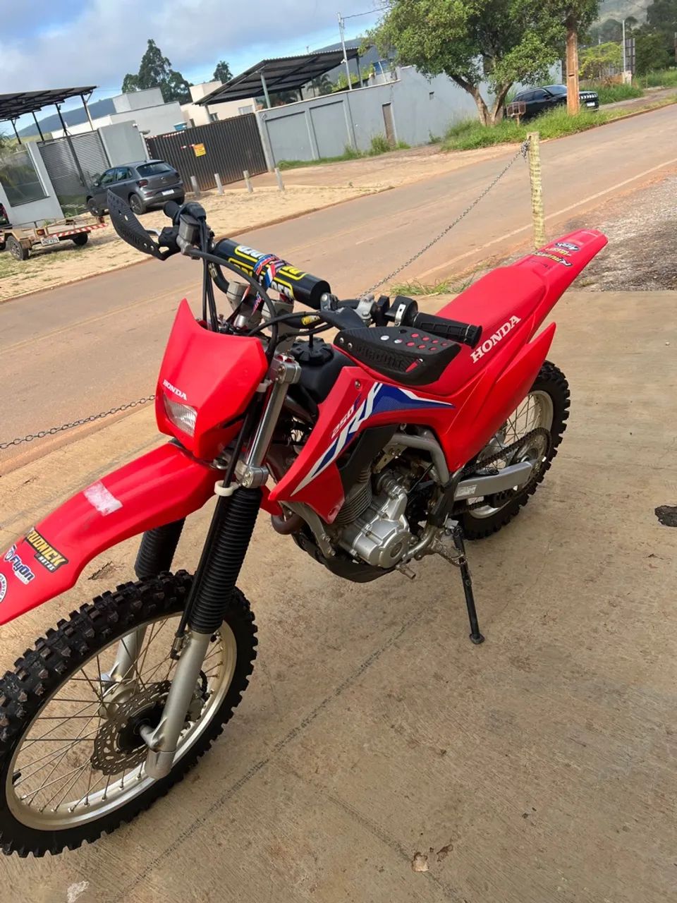 Crf 250f impecável cheia de acessórios  - Foto 3
