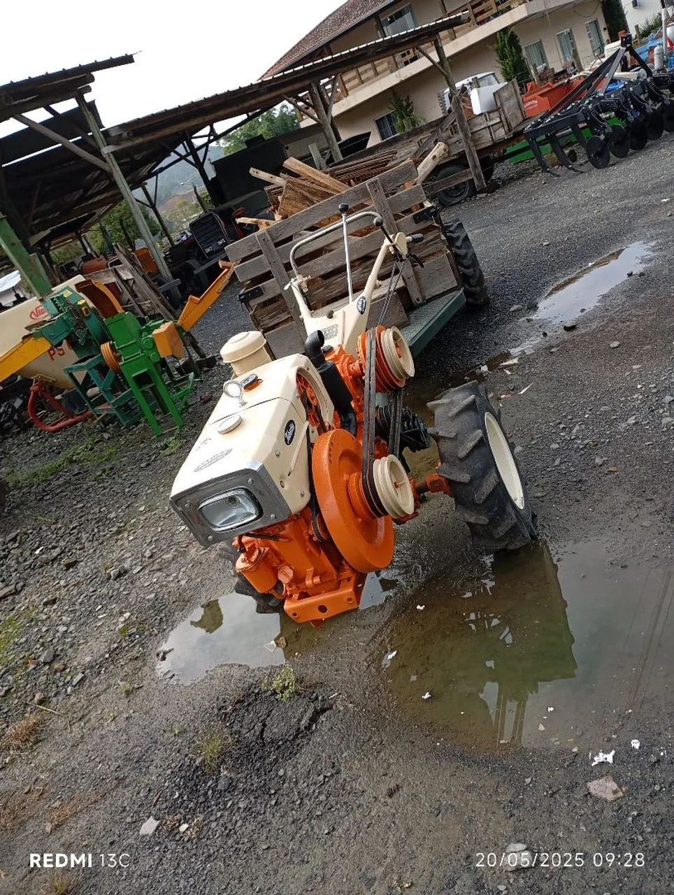 Micro trator Tobatta TR 13 com a carreta trasionada  - Foto 2