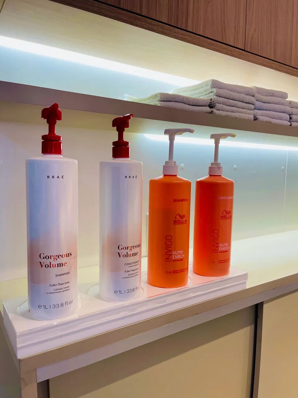 Salão e barbearia na cidade dos funcionários aluga cadeiras para cabeleireiros e barbeiros