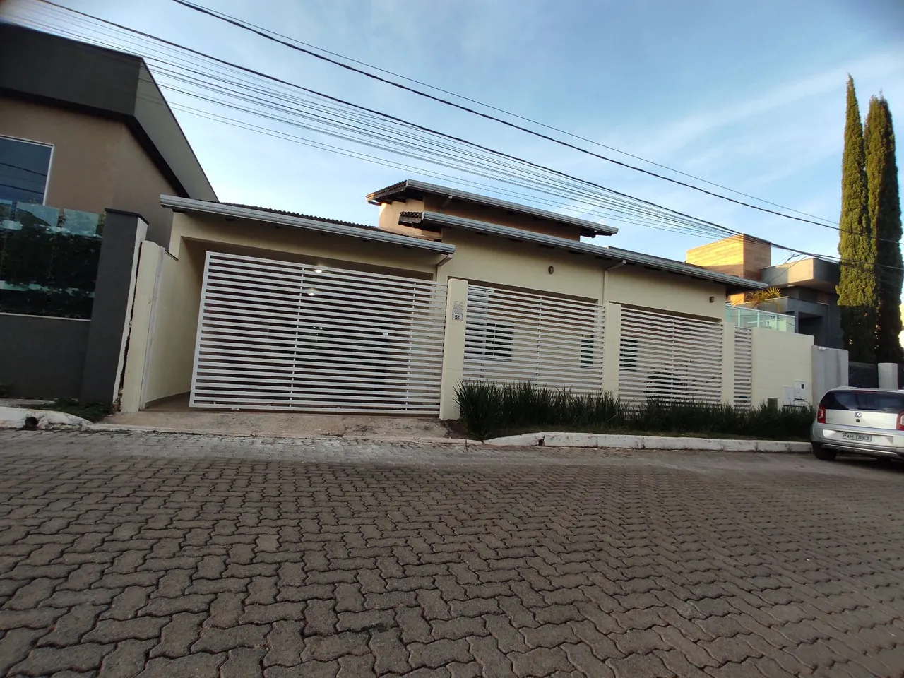 2 casas no porcelanato rua 10b 1? 4 quartos 2? 2 quartos,leia o anúncio