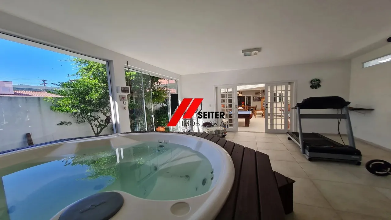 Casa de 3 suites para locação no corrego grande Florianopolis