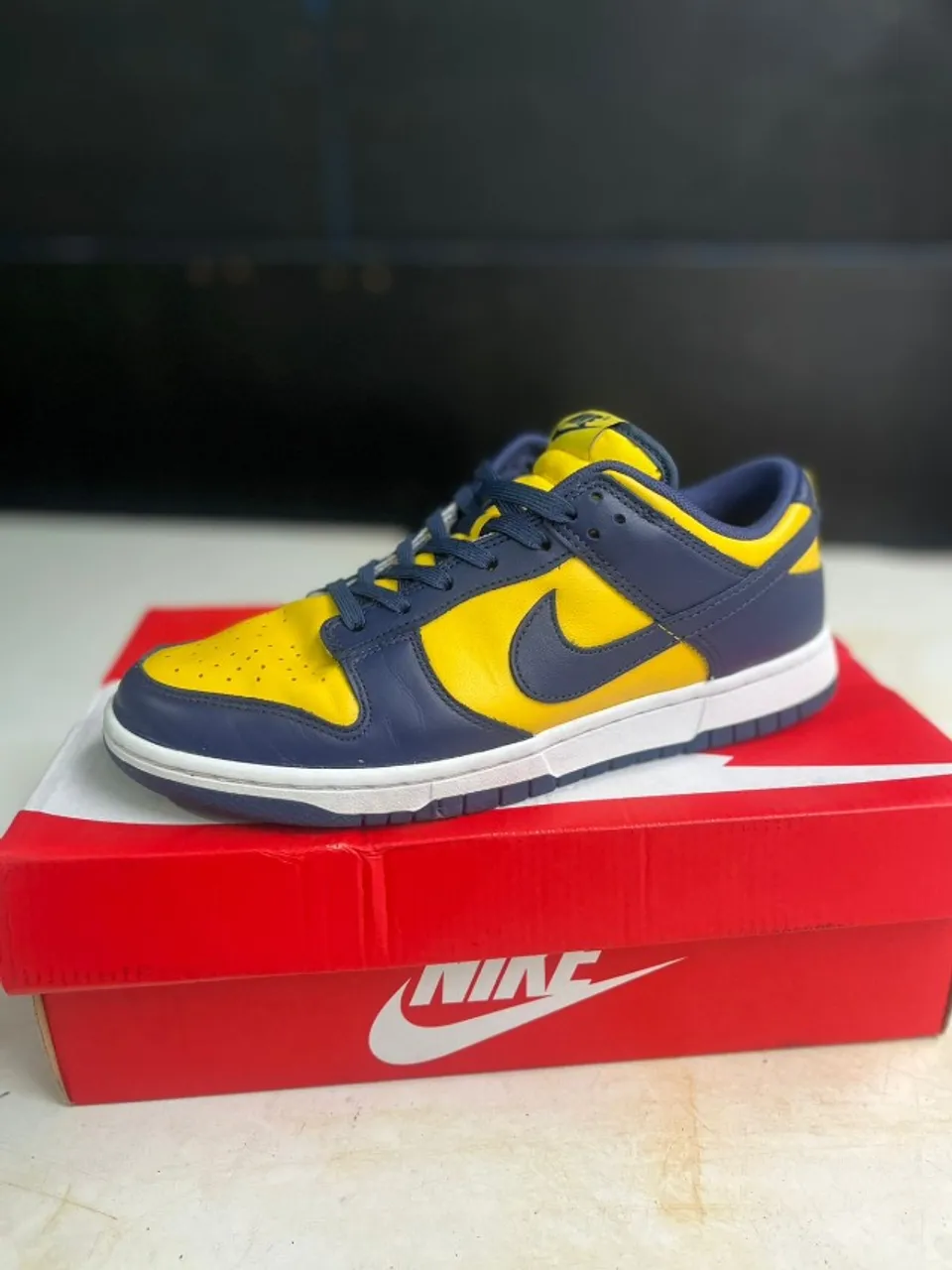 TÊNIS NIKE LOW RETRO AZUL/AMARELO