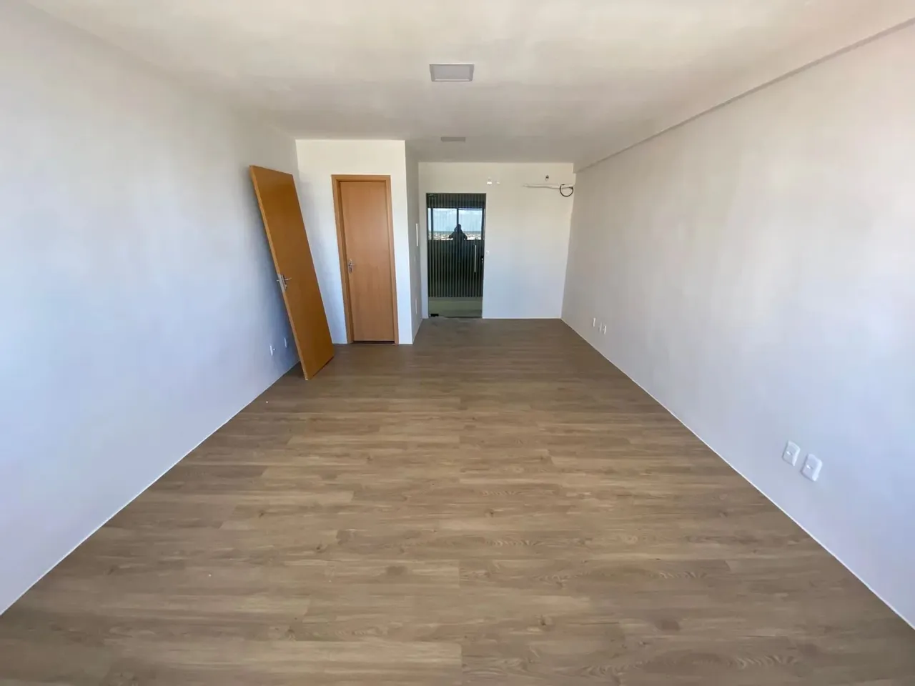 Alugo Sala Comercial Reformada - Ed City Office - 28m2 - Vista Baia -