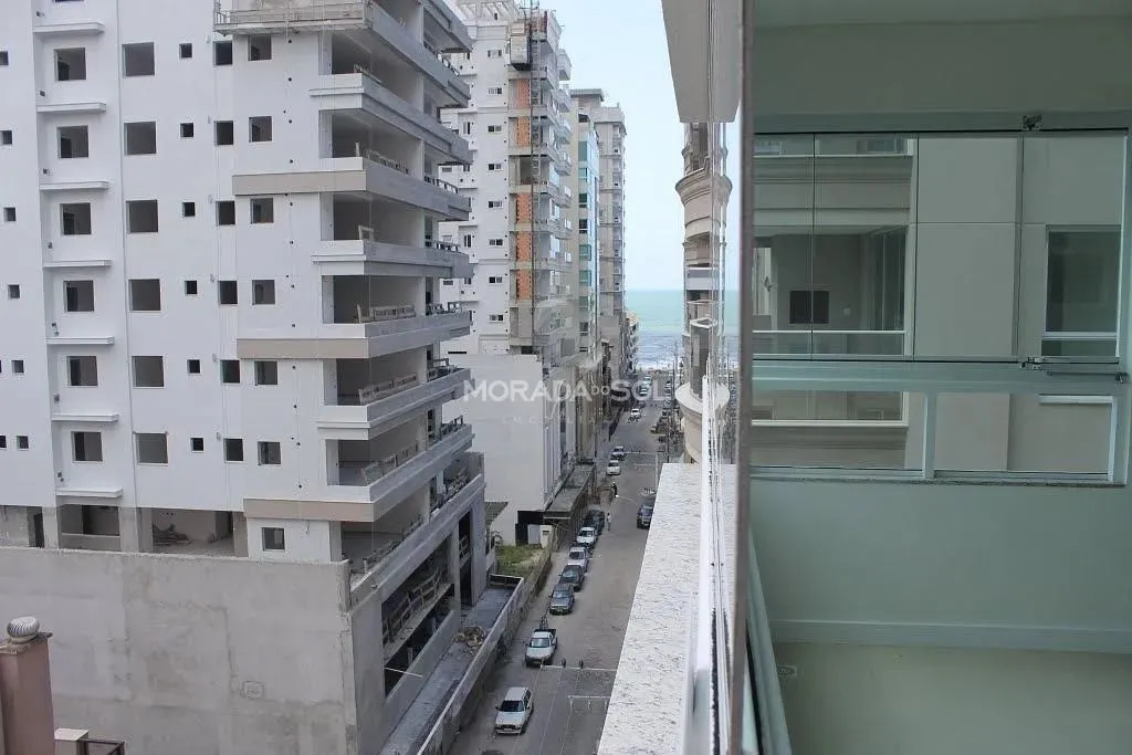 Apartamento em Meia Praia - Itapema