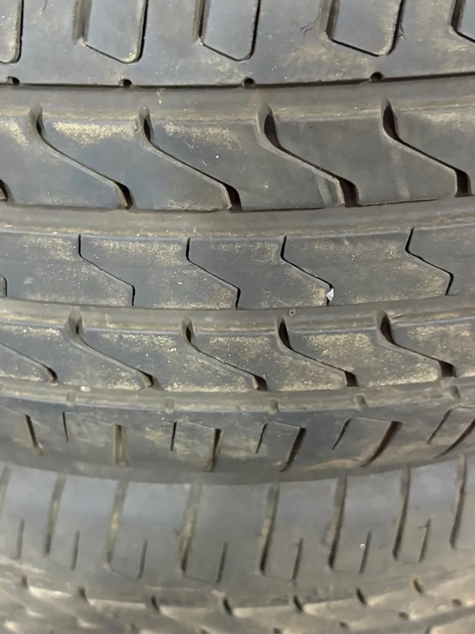 Pneu 235/55R19 - Foto 2