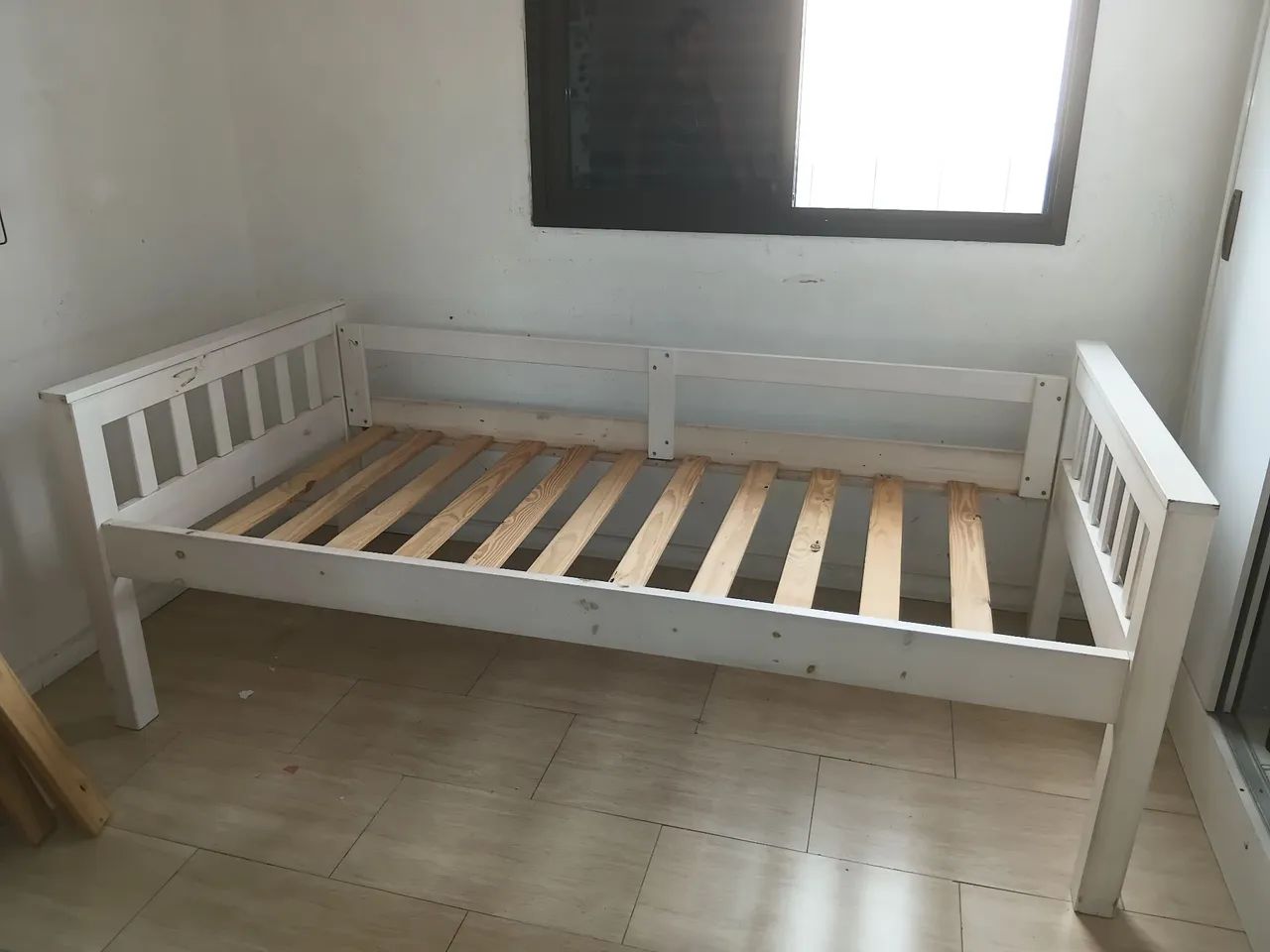 Single wooden bed