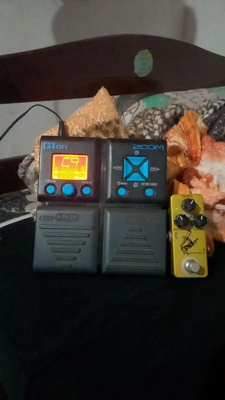 Pedaleira Zoom G1on + Golden house overdrive 