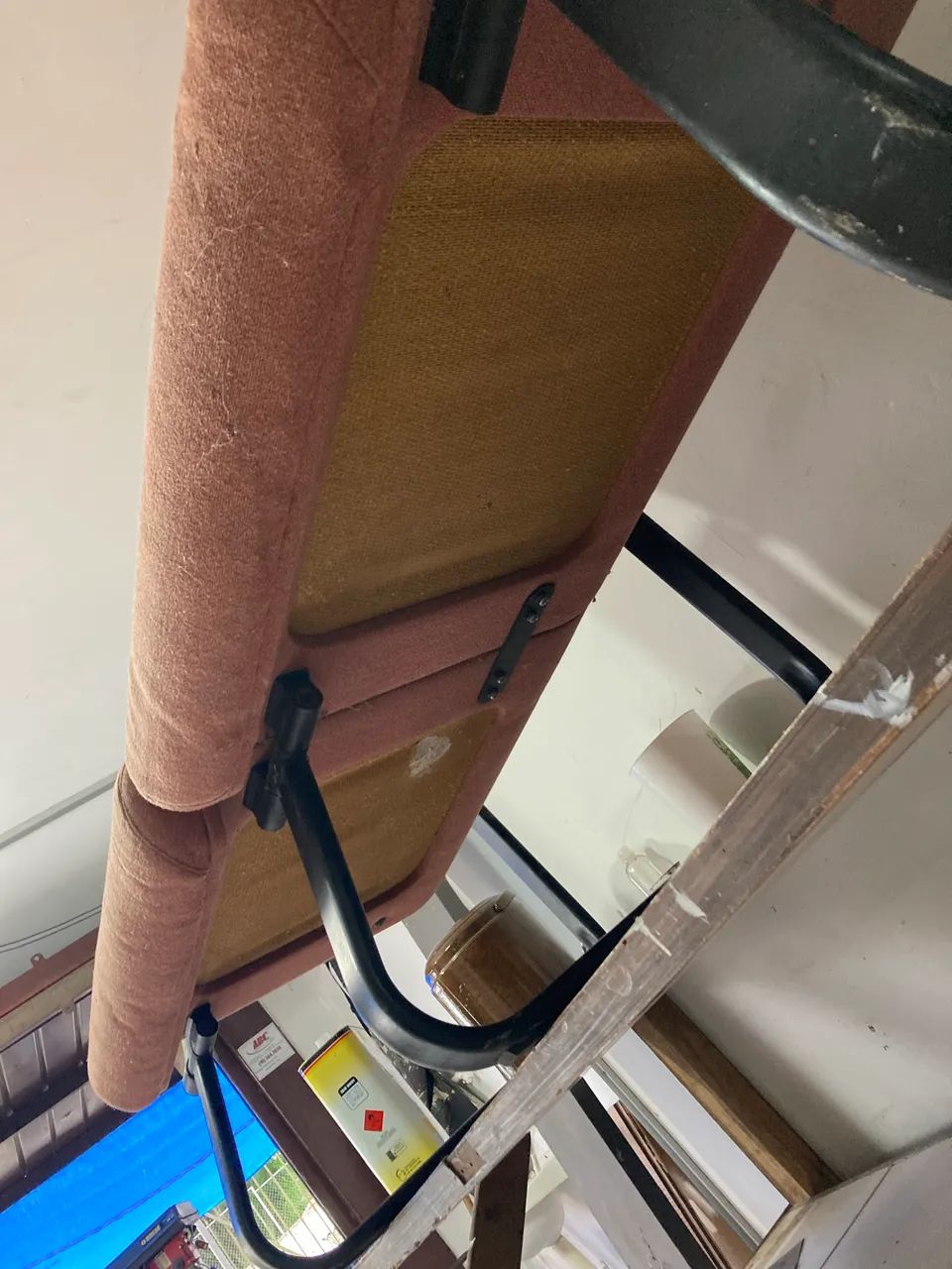TROCO, SOFÁ DE ESPERA PLAXMETAL LINHA SUBLIME 2 LUGARES COM BRAÇOS BASE PRETA - Foto 2