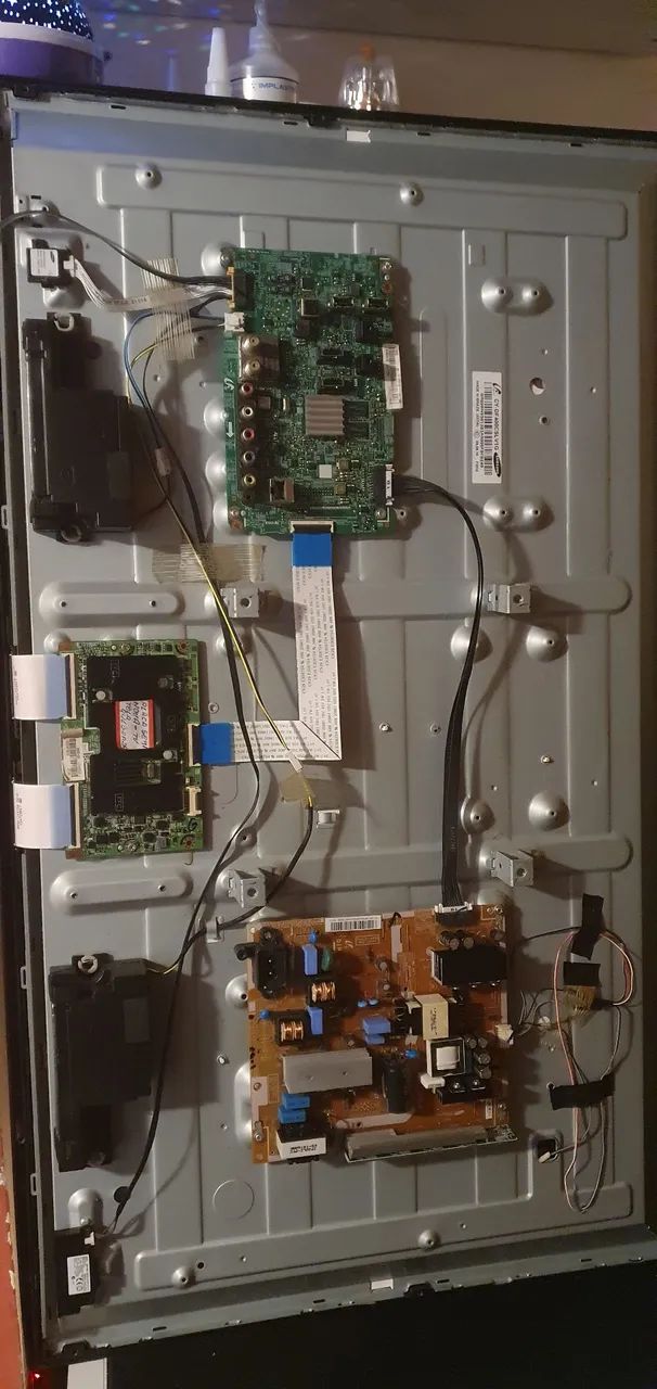 Samsung smart  TV 3D 40 polegadas defeito display,  para retirar peças. 