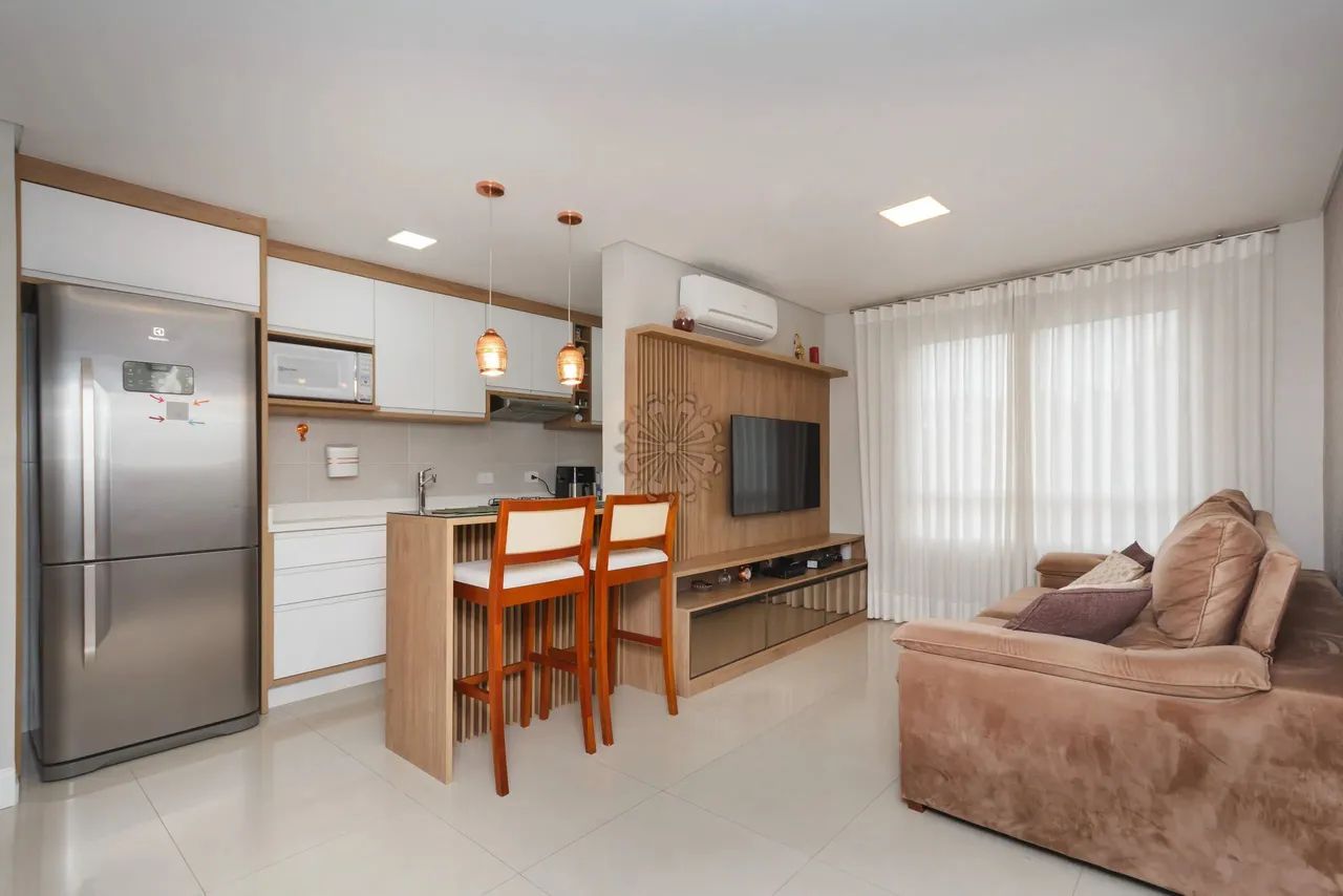 Cobertura Duplex em Santa Felicidade, semi mobiliada, condomínio clube