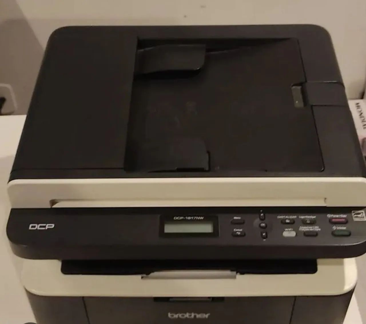 Impressora multifuncional Brother DCP-1617NW a laser - Foto 2