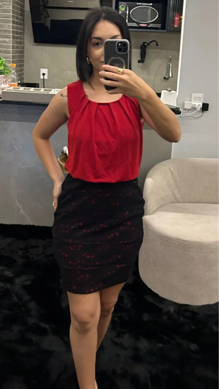 Conjunto Saia e Blusa Vermelha Elegante