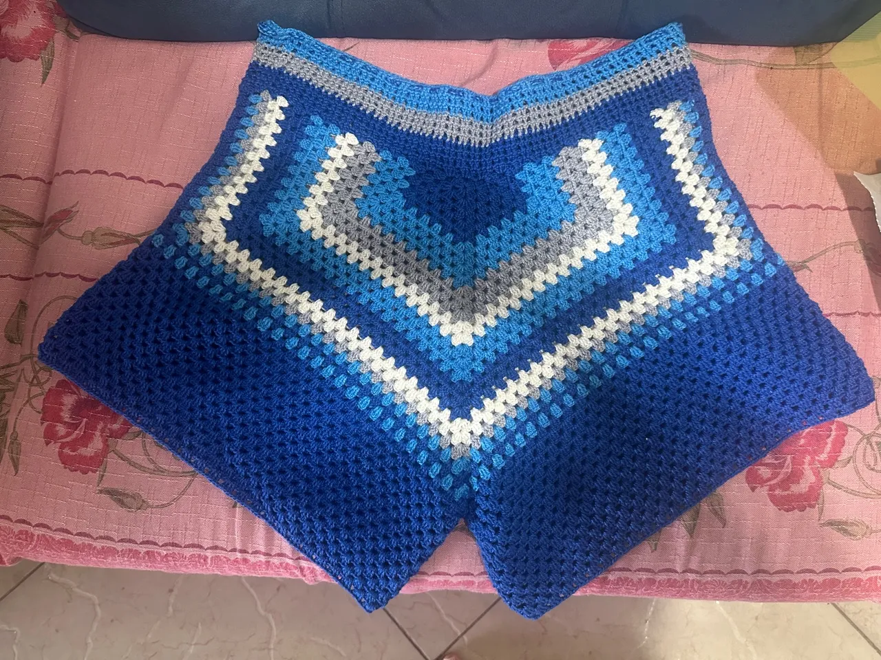 Short Crochê Azul e Branco