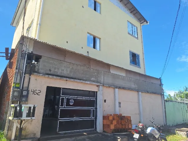 vendo 2 casas com 3 quartos cada casa no bairro do Universidade.